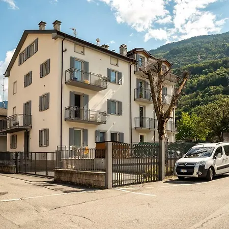 Appartamento Tirano Apartmán